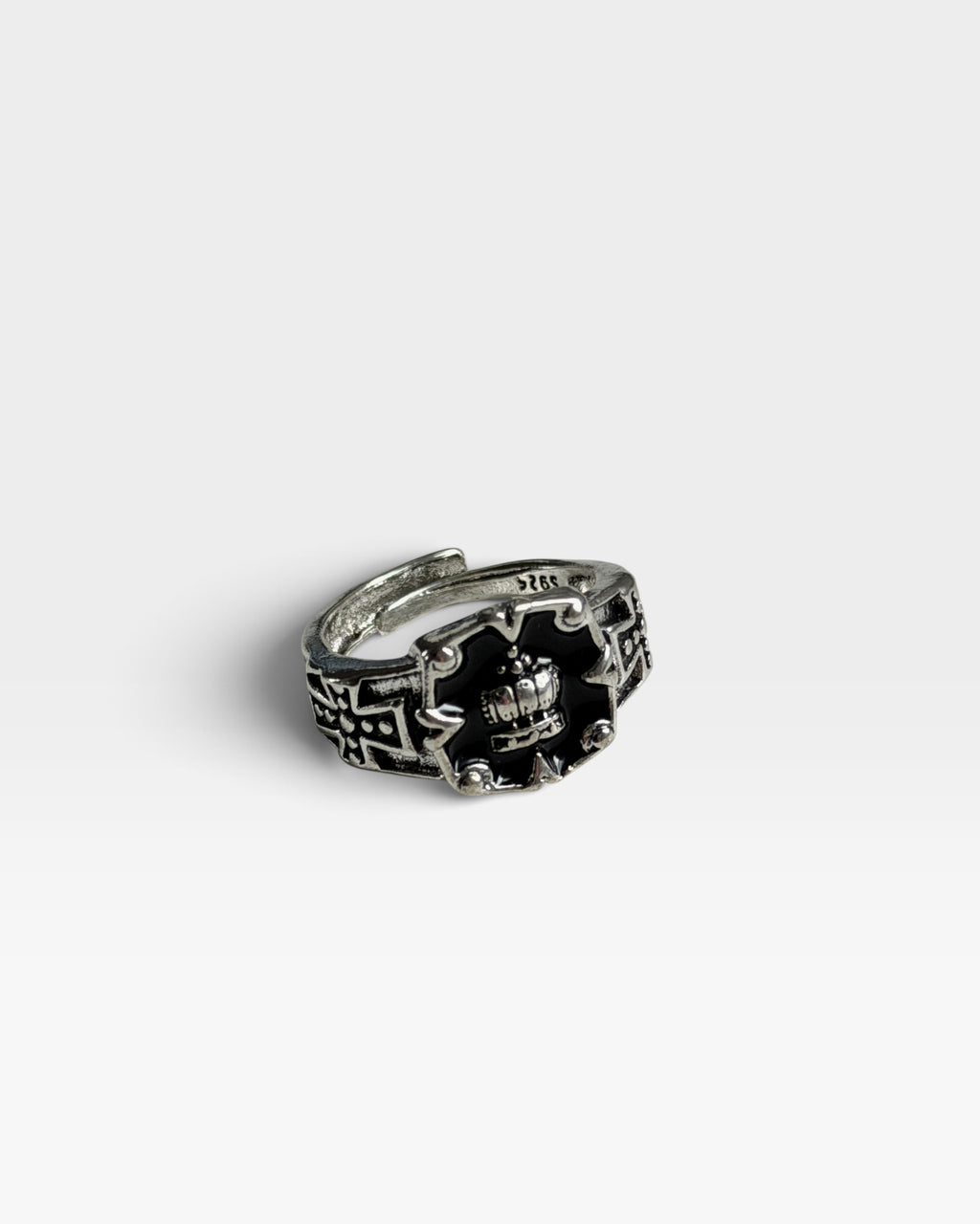Crest Ring